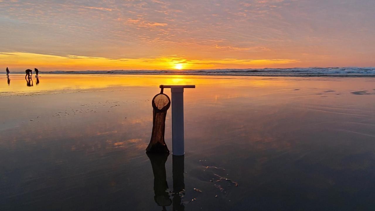 Lighthouse Oceanfront Resort Long Beach Esterno foto