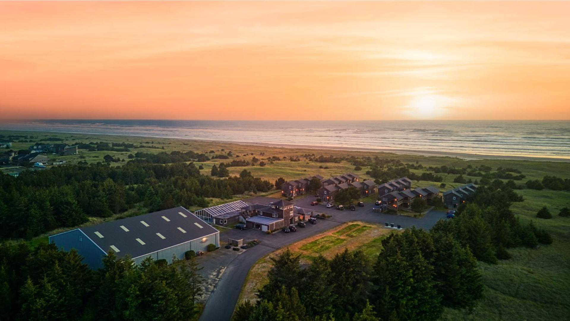 Lighthouse Oceanfront Resort Long Beach Esterno foto